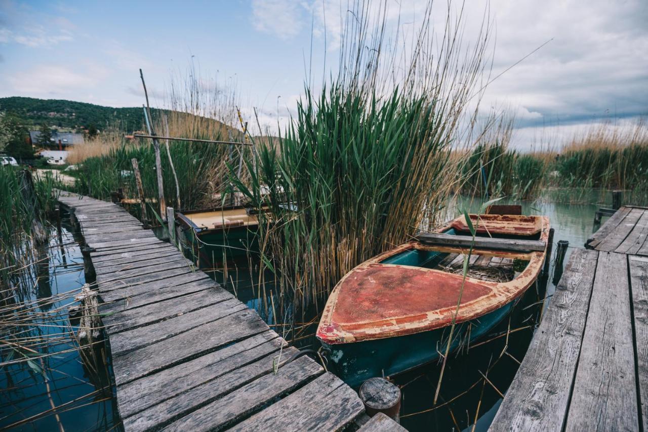 Csónakos Ház / The Boat House